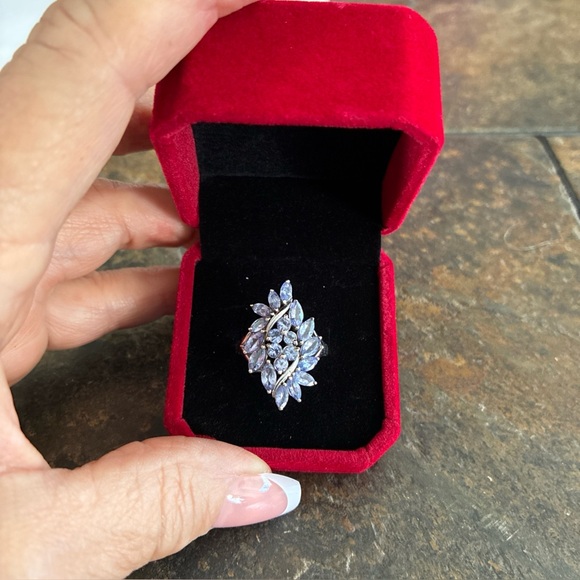 Vintage 10kt white gold tanzanite cluster ring size 7